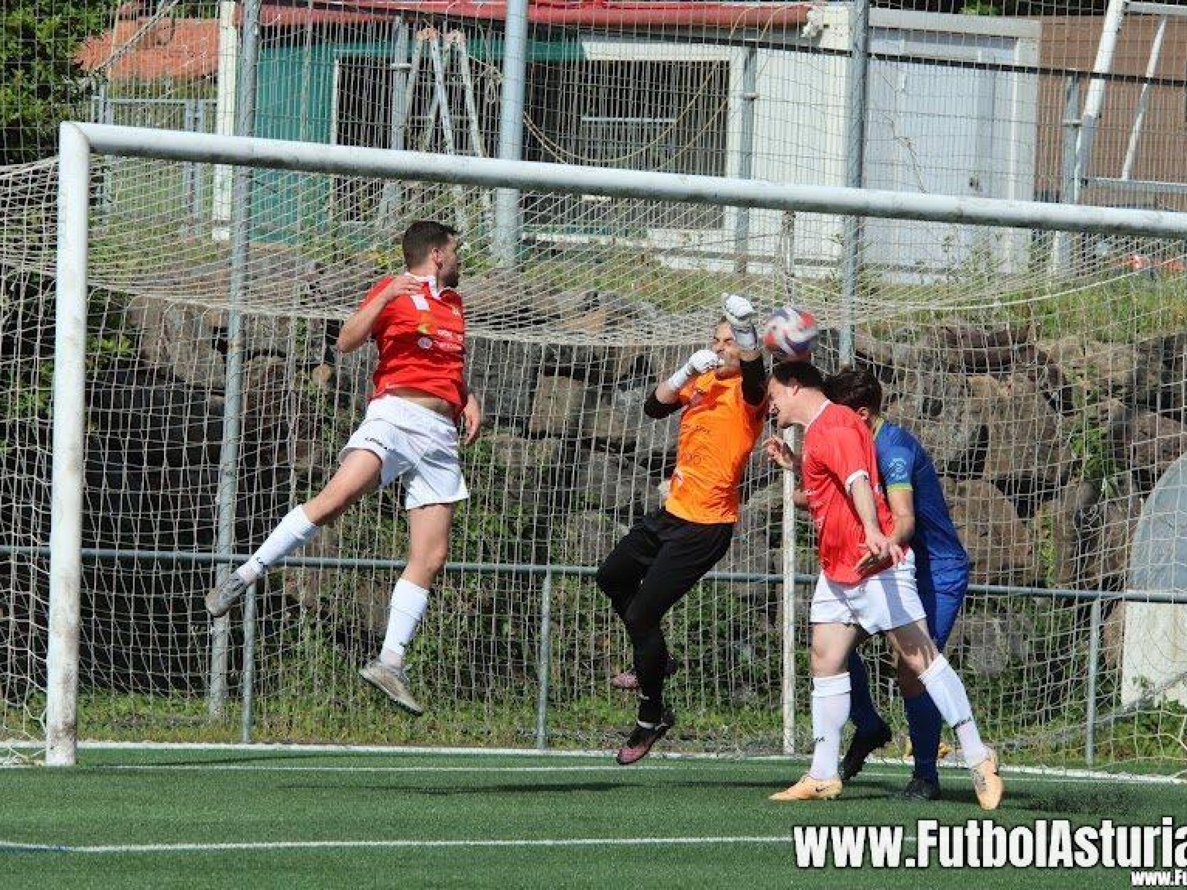 El respeto espanta los goles en Balbín