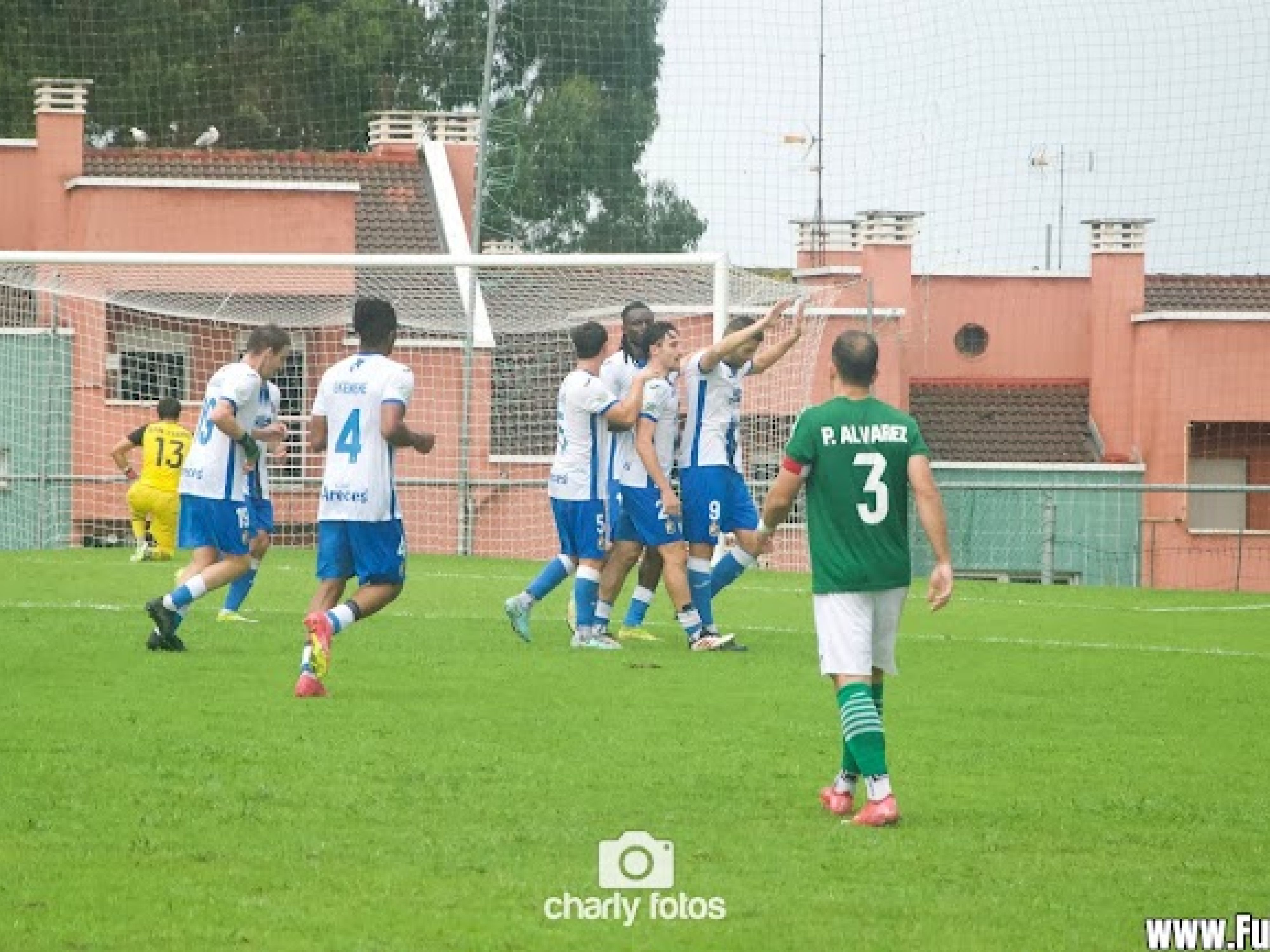 El Mosconia golea y toma el liderato en Llanes
